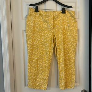 TALBOTS PETITE CAPRI PANTS IN A YELLOW LEAF-LIKE PATTERN 16WP